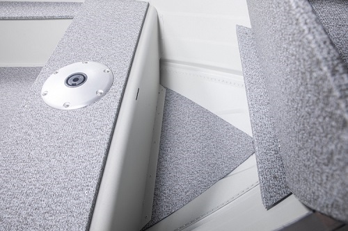 Detail sedenia v člne Marine 400 Fish DLX