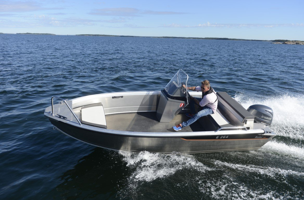 BUSTER M1 2024 motorový čln s bočnou konzolou 4,86 m + YAMAHA F40 FETL