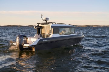 BUSTER MAGNUM CABIN 2024 motorový čln hliníkový 7,58 m + YAMAHA F225 XCB