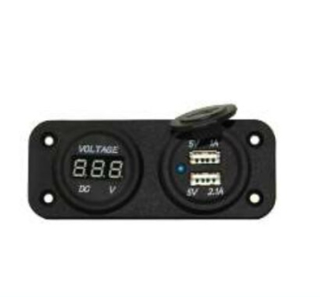 Vstavaná zásuvka zapaľovača s krytkou dual USB / voltmeter