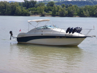 CROWNLINE 26 kajutová motorová yachta s prívesom