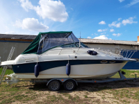 CROWNLINE 26 kajutová motorová yachta s prívesom
