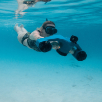 Jobe Infinity Seascooter Pro Package podvodný skúter s taškou a šnorchlovacou súpravou