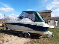 CROWNLINE 26 kajutová motorová yachta s prívesom