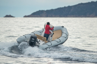 Bombard Sunrider 550 Strongan nafukovací čln svetlošedý / Pebble s prísl.
