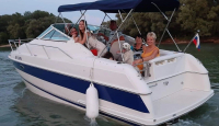 CHRIS CRAFT 232 CROWN kajutová motorová jachta s kuchyňou a kúpeľňou