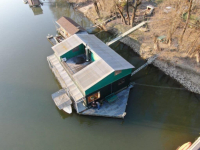 HOUSEBOAT NA PREDAJ – jedinečné bývanie priamo na vode v Komárne