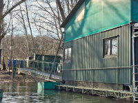 HOUSEBOAT NA PREDAJ – jedinečné bývanie priamo na vode v Komárne