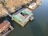 HOUSEBOAT NA PREDAJ – jedinečné bývanie priamo na vode v Komárne