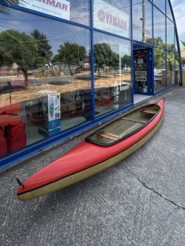 Dvojmiestny laminátový kajak - nepoužitý, skladovaný v interiéri, červený