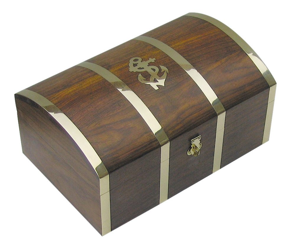 Truhlica na poklad, drevo a mosadz – 22 × 14 × 10,5 cm