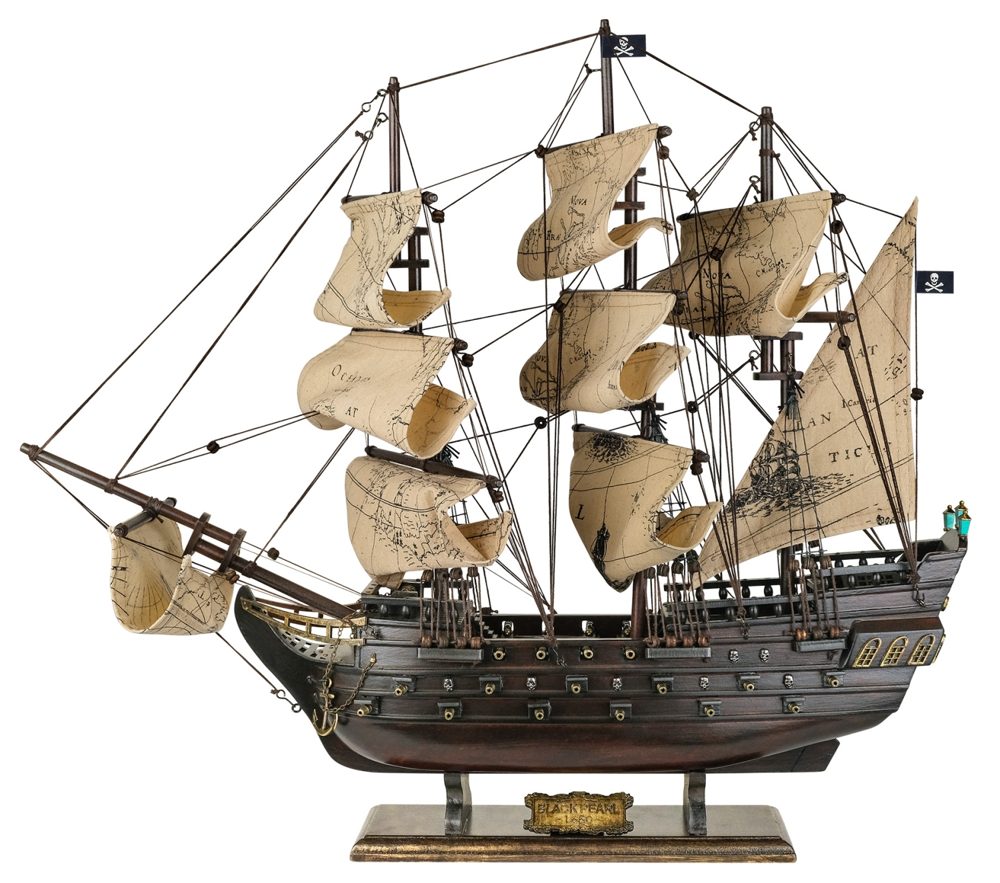 Model pirátskej lode z dreva, látky a kovu – 51 × 18 × 44 cm