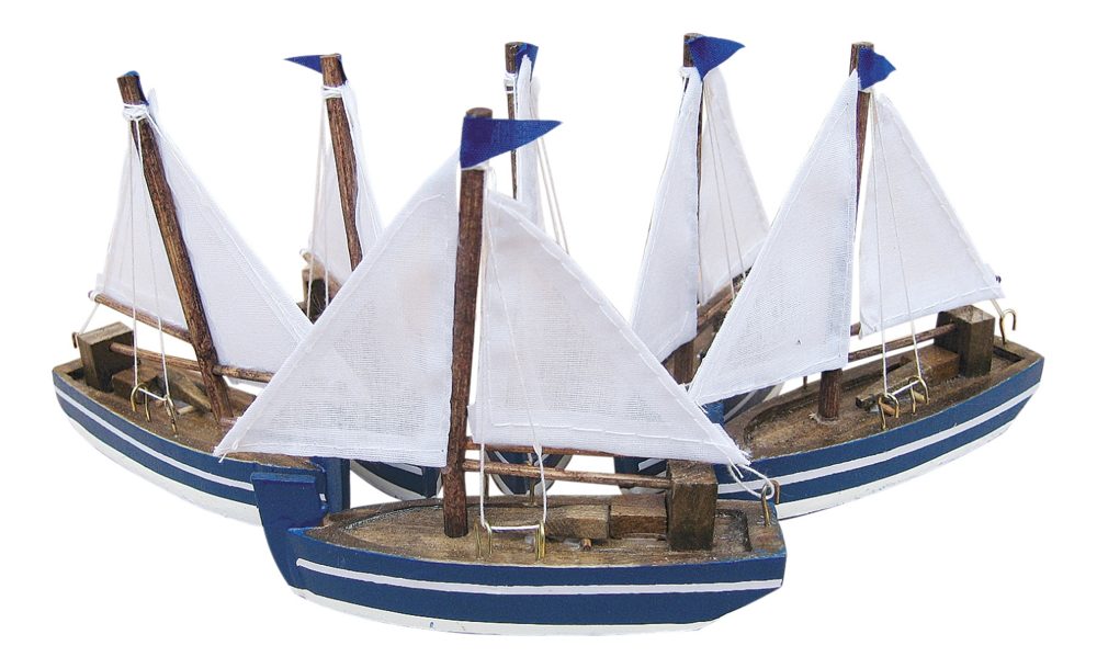 Modely plachetníc drevené s látkovými plachtami – dĺžka 10 cm, sada 6 ks