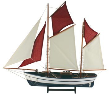 Model plachetnice, drevo s látkovými plachtami – dĺžka 86 cm, výška 75 cm