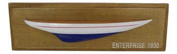Polmodel jachty Enterprise na doske, drevo – 37,5 × 12 × 4,5 cm