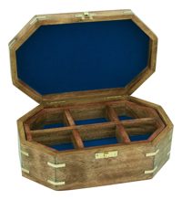 Box na drobnosti, mangové drevo a mosadz – 22,5 × 14 × 8,5 cm