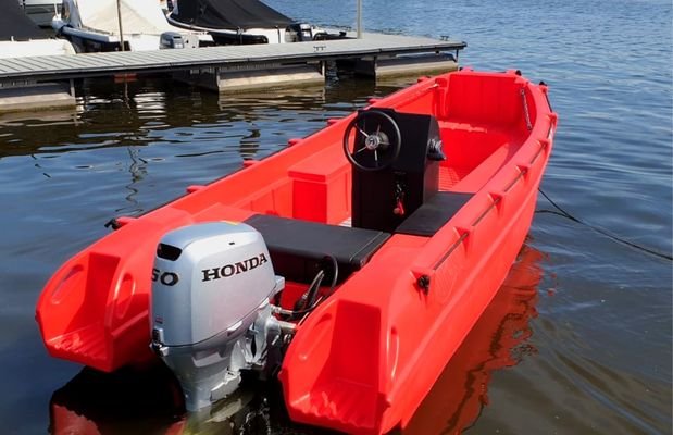 WHALY 455 plastový čln z polyetylénu - 4,50 m, 290 kg