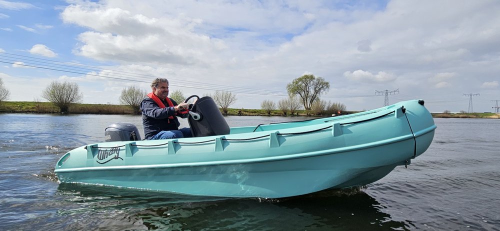 WHALY 455R plastový čln z polyetylénu - 4,50 m, 317 kg