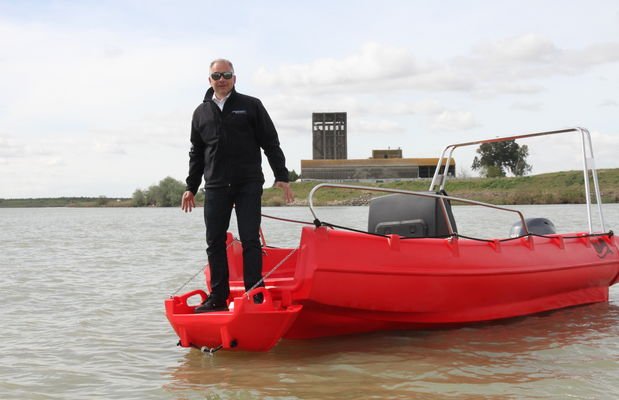 WHALY 500 plastový čln z polyetylénu - 4,99 m, 420 kg