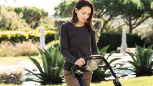 HONDA KOMFORT HRX 476 VK - benzínová kosačka 47cm, autosytič, plastové šasi, variabilná rýchlosť pojazdu, Versamow mulčovanie – Obrázok 3