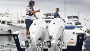 YAMAHA FL300 XS2 (SBW) závesný lodný motor biely - dĺžka hriadeľa 25 palcov/63,5 cm (opačná rotácia vrtule) – Obrázok 11