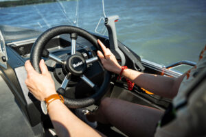 BUSTER XSr motorový čln s bočnou konzolou - 4,18 m – Obrázok 12