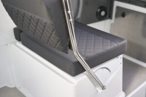 BUSTER MAGNUM CABIN 2024 motorový čln hliníkový 7,58 m + YAMAHA F300 XCB – Obrázok 14