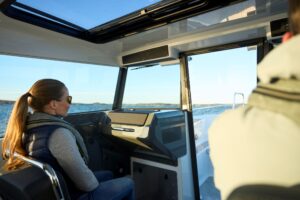 BUSTER MAGNUM CABIN 2024 motorový čln hliníkový 7,58 m + YAMAHA F300 XCB – Obrázok 15