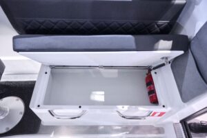 BUSTER MAGNUM CABIN 2024 motorový čln hliníkový 7,58 m + YAMAHA F300 XCB – Obrázok 18