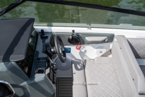 YAMARIN 80 DC 2024 motorový čln F300XSB2 – Obrázok 17