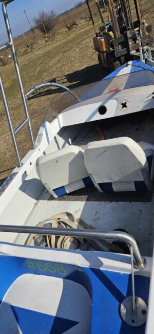 Laminátový motorový čln 3,8 m – Obrázok 5