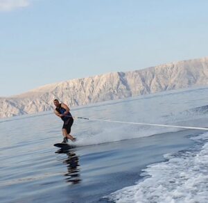 SPINERA Good Lines wakeboard 140 cm vrátane viazania 38-46 – Obrázok 5