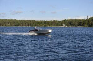 BUSTER M2 2024 motorový čln s dvomi konzolami 4,86 m + YAMAHA F40 FETL – Obrázok 4