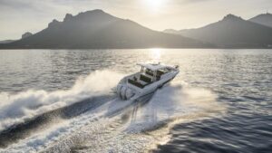 YAMAHA FL300 XS2 (SBW) závesný lodný motor biely - dĺžka hriadeľa 25 palcov/63,5 cm (opačná rotácia vrtule) – Obrázok 3