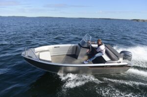 BUSTER M1 2024 motorový čln s bočnou konzolou 4,86 m + YAMAHA F40 FETL – Obrázok 1