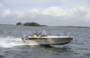 BUSTER M1 2024 motorový čln s bočnou konzolou 4,86 m + YAMAHA F40 FETL – Obrázok 7