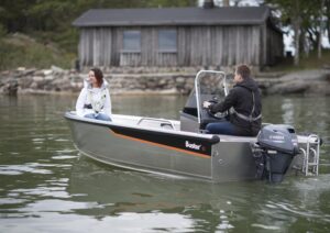 BUSTER S1 2024 motorový čln s bočnou konzolou 4,43 m + YAMAHA F30 BETL