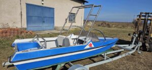 Laminátový motorový čln 3,8 m – Obrázok 3