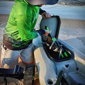 RAILBLAZA C-TUG R transportný vozík pre kajaky, kánoe a nafukovacie člny s kolieskami do pieskového terénu – Obrázok 2