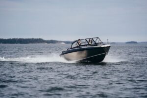 BUSTER XL motorový čln hliníkový - 6,05 m – Obrázok 5