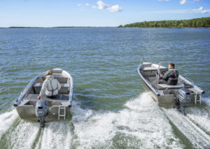 BUSTER SCC 2024 motorový čln so stredovou konzolou 4,43 m + YAMAHA F30 BETL – Obrázok 5