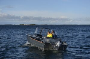 BUSTER M2 2024 motorový čln s dvomi konzolami 4,86 m + YAMAHA F40 FETL – Obrázok 5