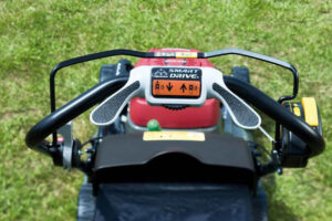 HONDA KOMFORT HRX 537 VK - benzínová kosačka 53 cm, automatický sýtič, plastové šasi,variabilná rýchlosť pojazdu, Versamow mulčovanie – Obrázok 6