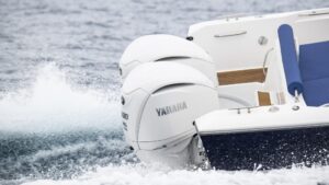 YAMAHA FL300 XS2 (SBW) závesný lodný motor biely - dĺžka hriadeľa 25 palcov/63,5 cm (opačná rotácia vrtule) – Obrázok 8