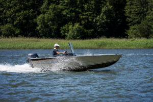 BUSTER XSr motorový čln s bočnou konzolou - 4,18 m – Obrázok 8