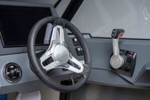 BUSTER XL VMAX 2024 motorový čln hliníkový 6,05 m + YAMAHA VF115 XA – Obrázok 8