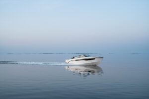 YAMARIN 80 DC 2024 motorový čln F300XSB2 – Obrázok 9