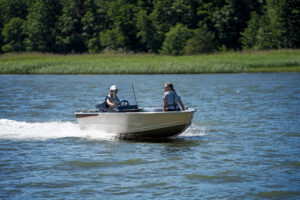 BUSTER XSr motorový čln s bočnou konzolou - 4,18 m – Obrázok 9