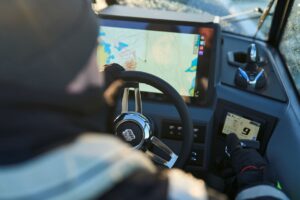 BUSTER SUPERMAGNUM 2024 motorový čln hliníkový 7,70 m + YAMAHA F300 XSB – Obrázok 9