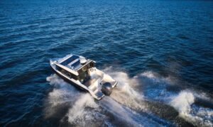 BUSTER MAGNUM CABIN 2024 motorový čln hliníkový 7,58 m + YAMAHA F300 XCB – Obrázok 2